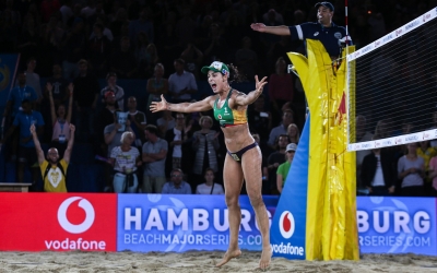 New world number ones deny home victory